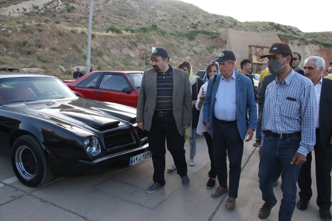 بازدید رئیس فدراسیون بین‌المللی خودروهای تاریخی از همایش خودروهای تاریخی در شیراز